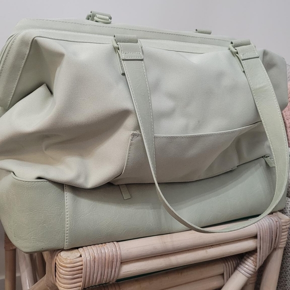 ❤️SOLD ❤️BEIS MATCHA green weekender bag - Picture 2 of 10